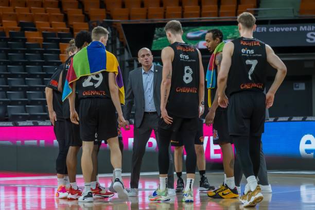 迎来一场英 迎来一场英